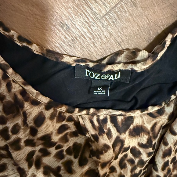 Leopard Print Women's Top - Picture 3 of 5